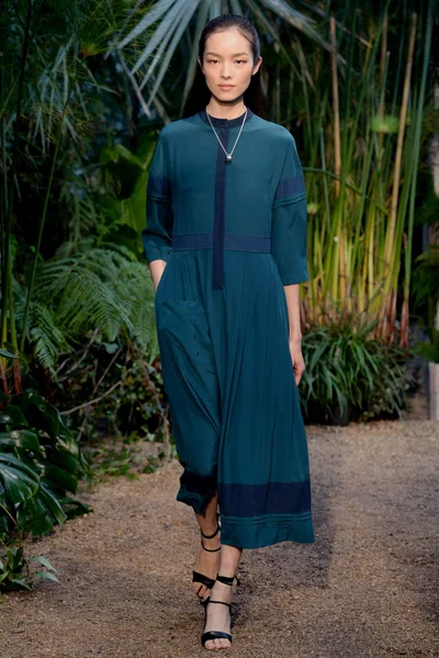 Look 14